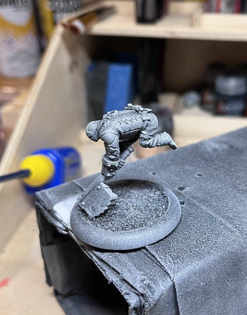 LSurion's tweet image. #hobbystreak day 13: just managed to put sand on the base and prime the model.