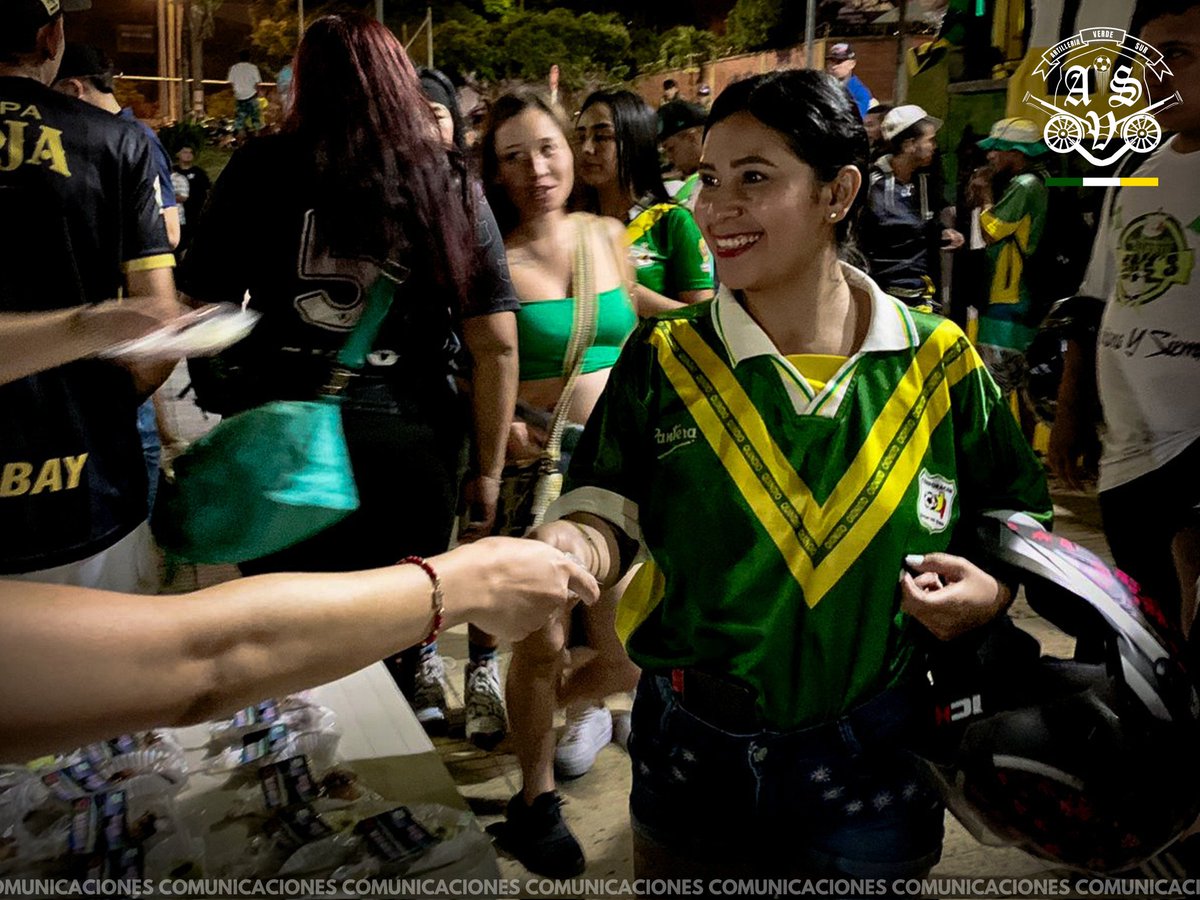 ¡MUJER ARTILLERA! 👊🏻

♀️ El pasado Jueves se celebró en el Parque Cafetero el día de la mujer a cargo de los parches Los Krak's y Parque Uribe, este tipo de integraciones nos llena de orgullo como barra ya que no se deben dejar pasar por alto estas fechas tan importantes.