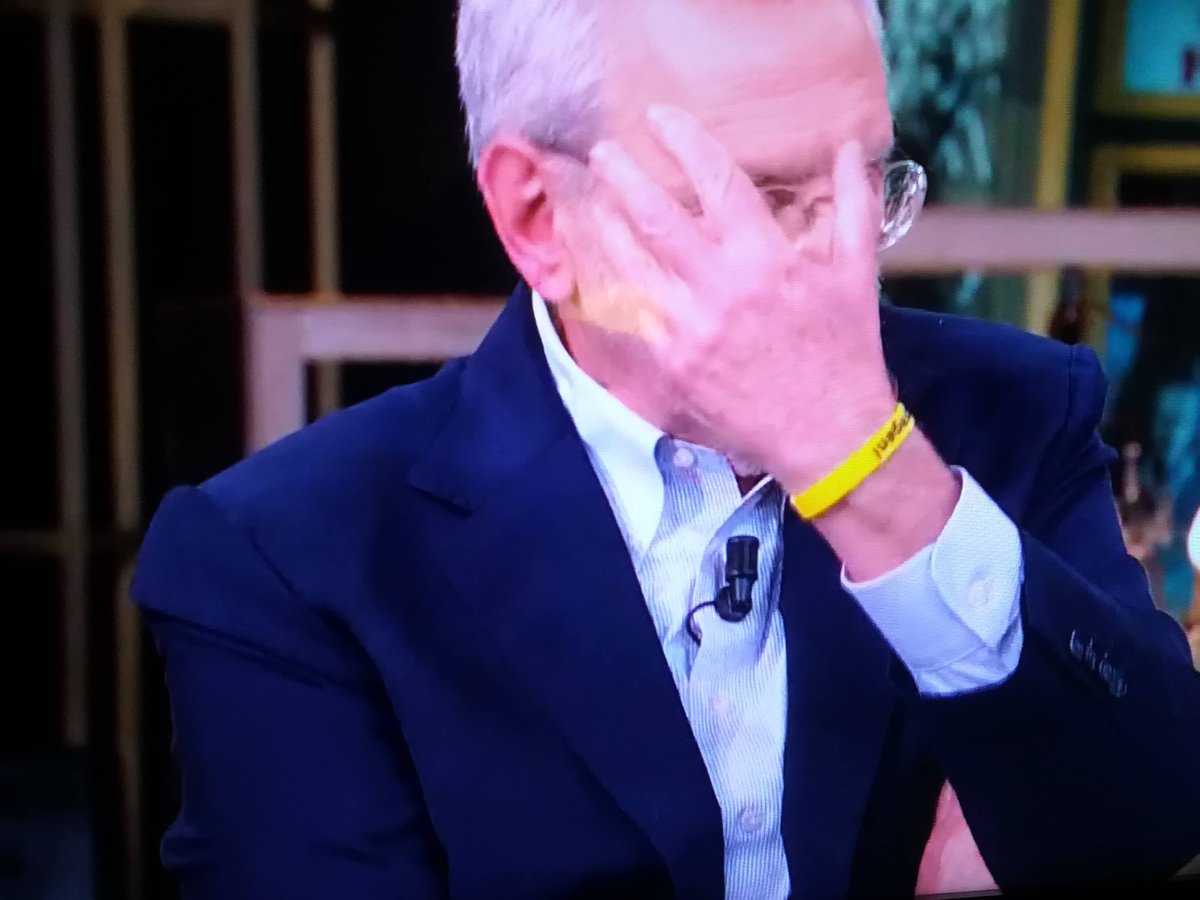 DellaRighe's tweet photo. A @SplendiCornice c'è @MassimoCirri con il braccialetto di @GiulioSiamoNoi #VeritàperGiulioRegeni #giuliosiamonoi @GiulioSiamoNoi sempre più #VeritàperGiulioRegeni #giuliosiamonoi #veritàpergiulio #giuliosiamonoi @GiulioSiamoNoi sempre più #VeritàperGiulioRegeni 
Grande https://t.co/VPAENvinSC