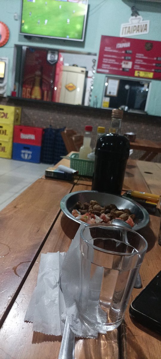 GutoFogoFelix's tweet image. Assistindo o Belo aqui no Grilos Bar, com os amigos do Belo. VAMOS comer Galinha, Belo. #nossofutebol #CopaDoNordeste2024 Eu Montanha e o Antônio