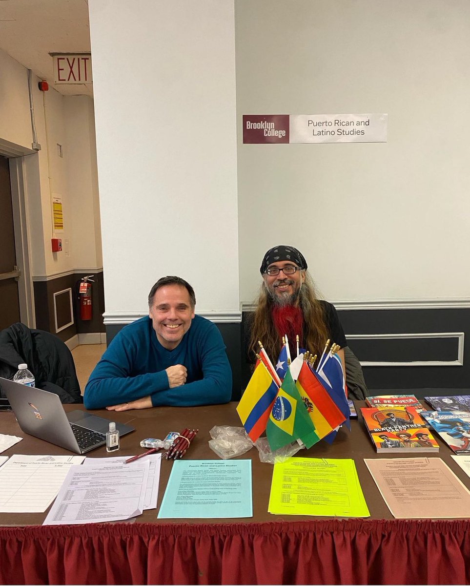BCThinkers's tweet photo. Yesterday's Major Fair, featuring a few of our faculty plus students within the HSS department!

#orooklyncollege #ocevents #hss #collegemajors #majorfair #bcstudents https://t.co/Gq1kH18GPn