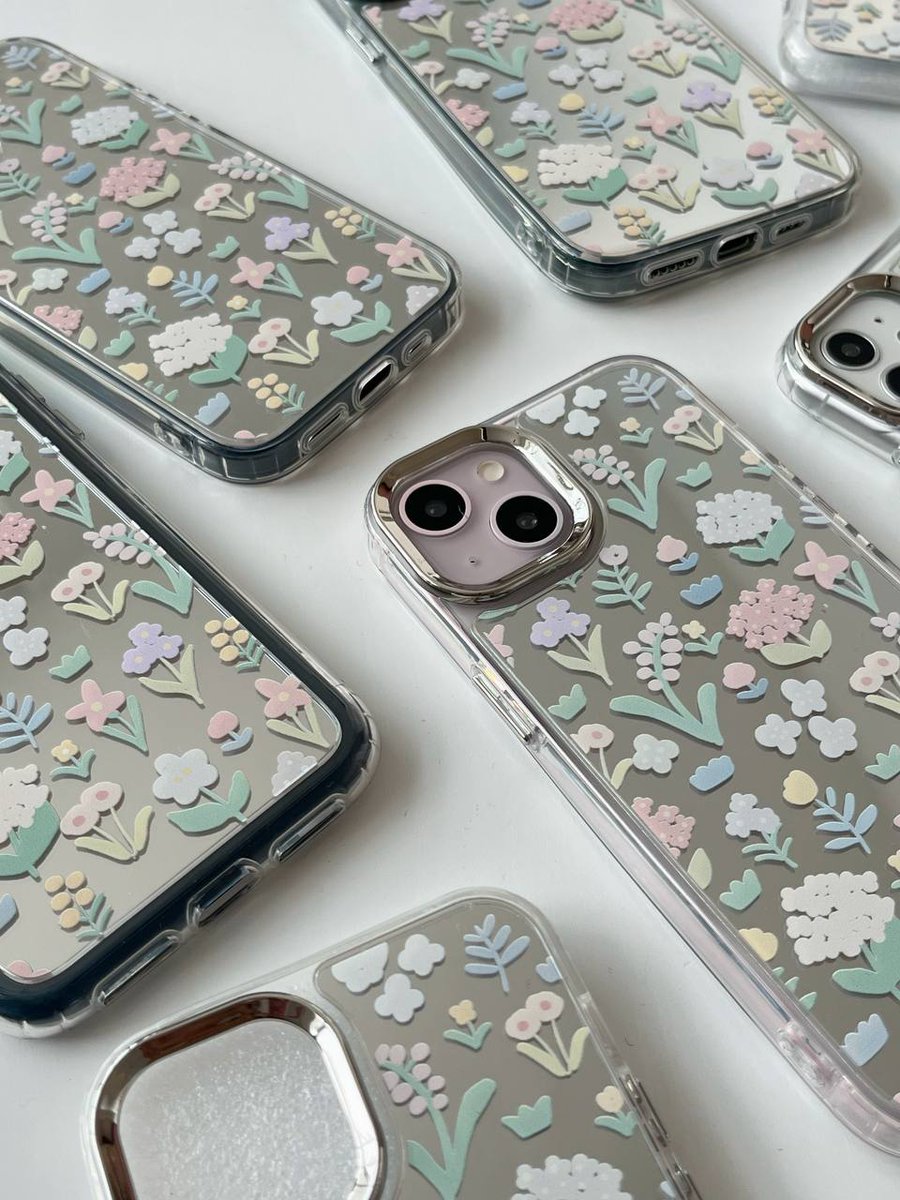 Found the prettiest mirror phone case that costs you only 18 ringgit!🎀🤌🏻

✨Retweet/Repost if you want it✨