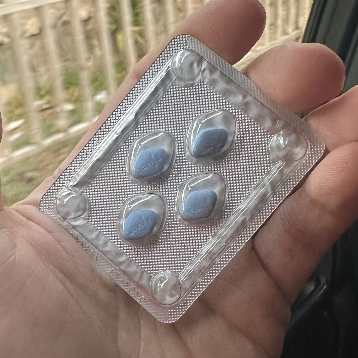 🇳🇬 I went to the Idumota market in Lagos, where drugs are sold. I bought Xarelto 10 mg from Bayer from Turkey without a Nigerian registration mark for $10 and Viagra 50 mg from Pfizer from France with a Nigerian registration mark for also $10… 👇🏻