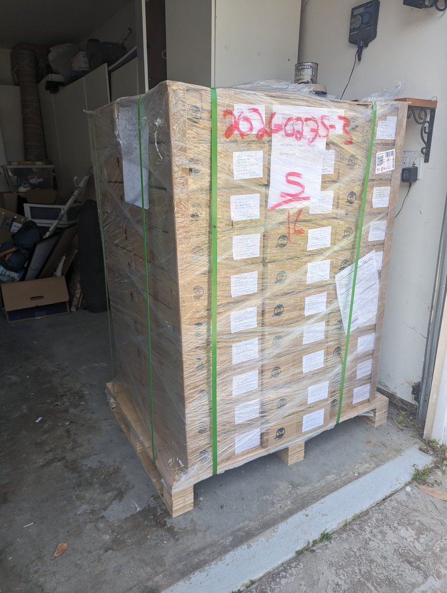 ContestedStrip's tweet photo. OMY Tournament Edition is HERE! π’ π π¬ Gonna start mailing these out to backers this weekend! #Kickstarter #onemoreyearbook https://t.co/V2bvVPVng6