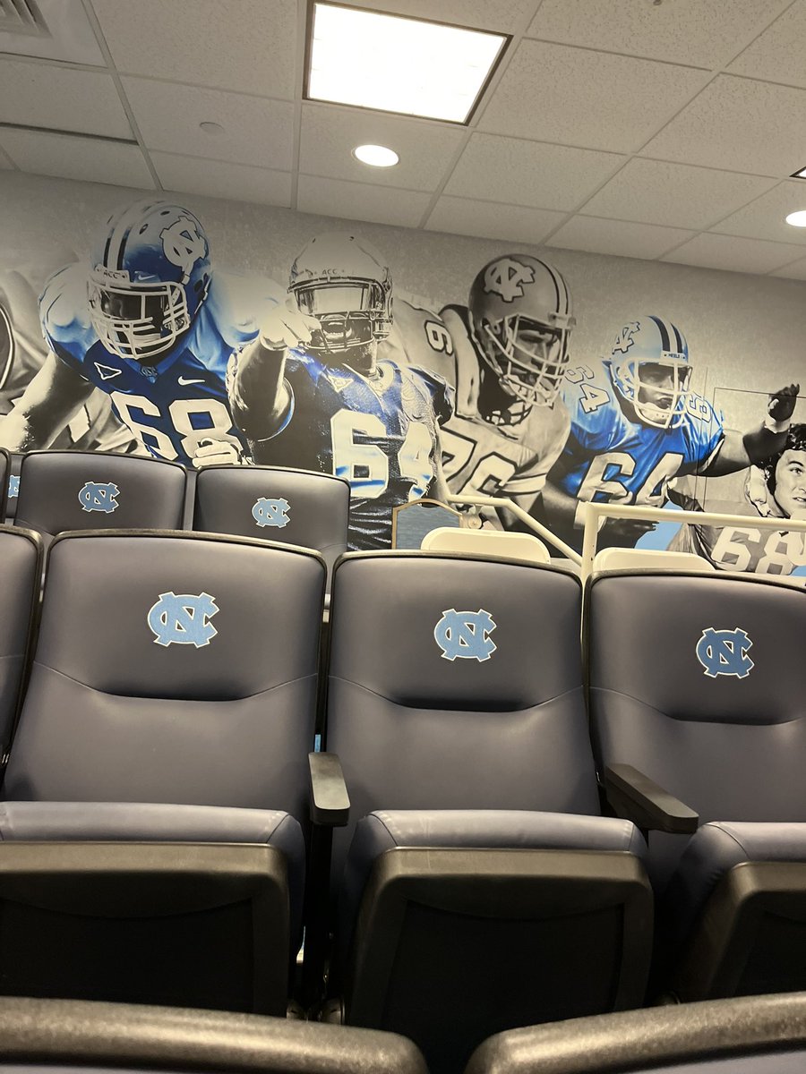 S/O @UNCFootball They hosted @ruthblldgsfbll (NJ) coaches and staff for Coaches Clinic & to see their star alum Heels Freshman @ryanward__1 The “Big Dawg” #VIP Go Heels! @mccarthy_report @SunilSunderRaj3 @coachryan04 @RutherfordHSAD @NJICathletics @UNC_TarHeelFan