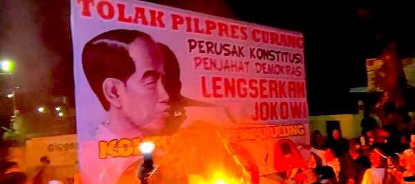 ✍️ Anies & Ganjar ke MK, Bidik Jokowi & Gibran…' Faizal Assegaf (kritikus) Hampir dapat dipastikan kubu Anies dan Ganjar berjuang di Mahkamah Konstitusi untuk membidik dinasti Jokowi. Bocoran ihwal itu menjadi perbincangan serius. Menariknya, pelan-pelan Prabowo terkesan…