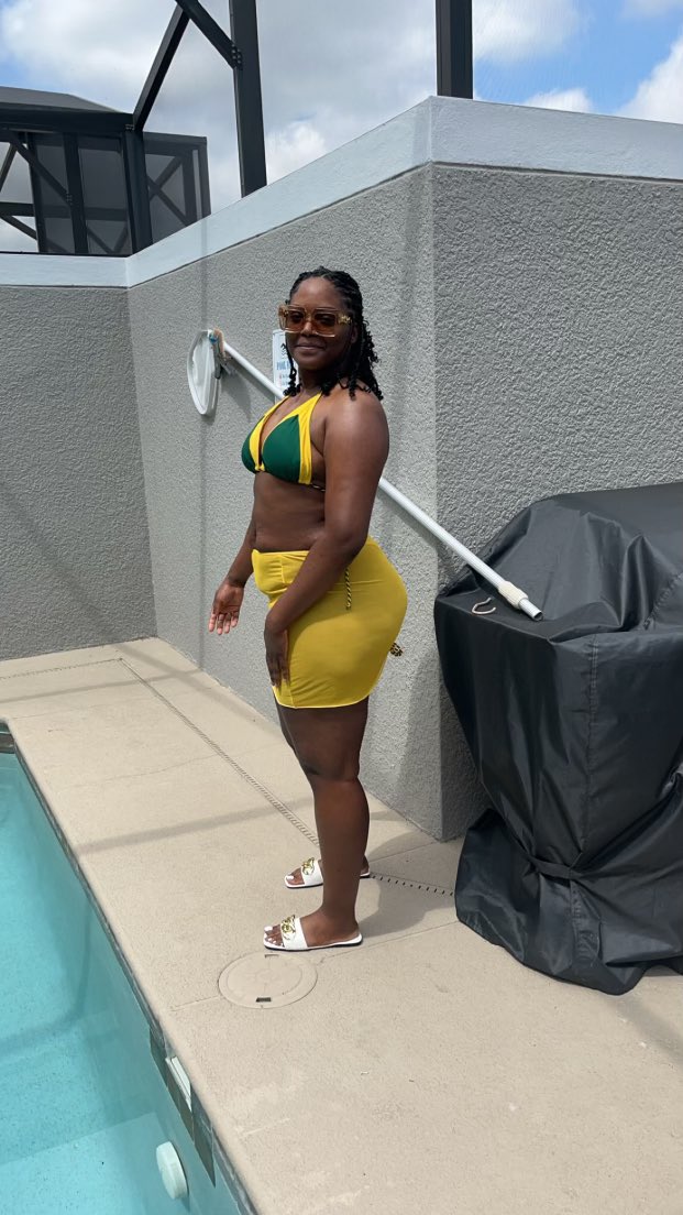 ms_desbadazz's tweet photo. 🏖 https://t.co/mwYBd8ZQIW