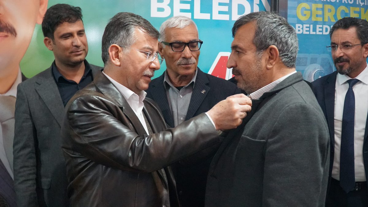 AK dava sevgisi dolup taşıyor... 

Seçim irtibat büromuzu Milletvekilimiz <a href="/malicevheri/">𝐃𝐫. 𝐌𝐞𝐡𝐦𝐞𝐭 𝐀𝐥𝐢 𝐂𝐞𝐯𝐡𝐞𝐫𝐢</a>  ve Şanlıurfa eski Belediye Başkanımız İbrahim <a href="/ReisHalilCelik/">İbrahim Halil Çelik</a>  ziyaret ederek gönüldaşlarımızla bir araya geldi. 

Ailemize katılan Suruç'un önde gelen ailelerinden olan Alan ailesine Parti