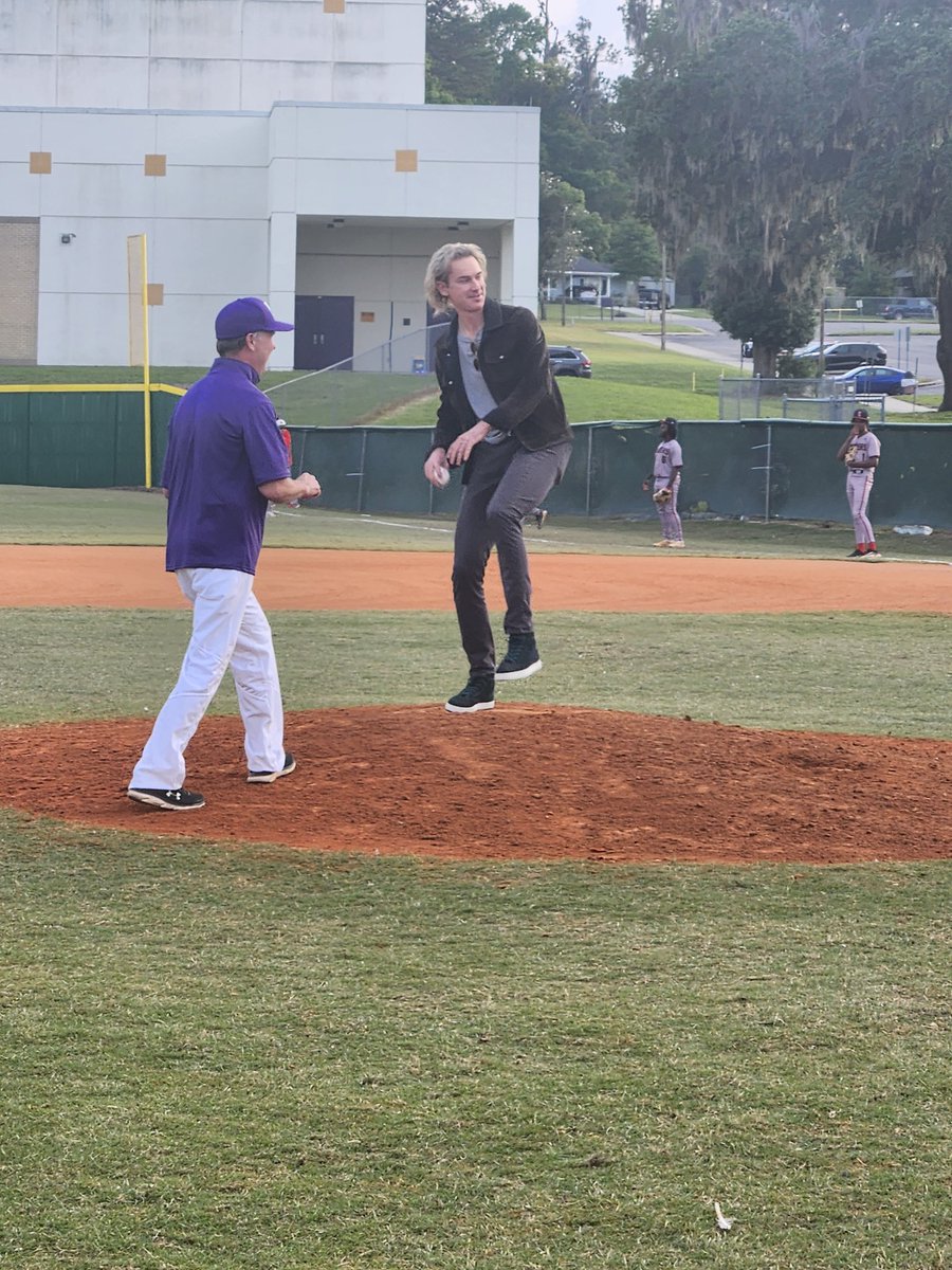 leopardsath's tweet image. HHS Alumni Bronson Arroyo  throwing out the 1st pitch tonight as we dedicate our new hitting facility. Also, taking some time to speak to the team about HHS history and his time in the Major Leagues. Thank you, Bronson. #@Furncoach #MLB #redsox #redsoxnation @hernbaseball