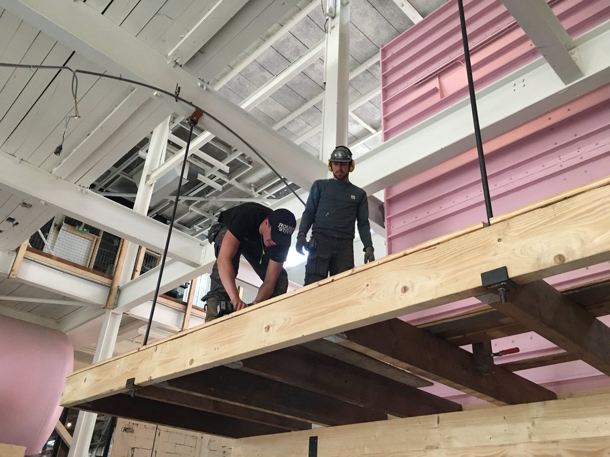 Bouwen van #sociallabellab ism ⁦<a href="/IggieDekkers/">Iggie Dekkers</a>⁩ ⁦<a href="/pietheineek/">Piet Hein Eek</a>⁩ #throwback 2018