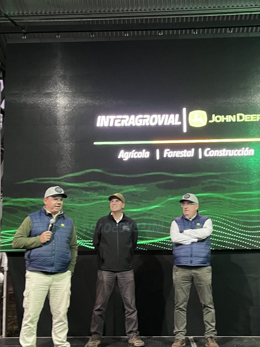 Interagrovial's tweet photo. #Ahora gracias por compartir nuestra misma pasión #JohnDeere @Interagrovial https://t.co/w9W1G7StQk