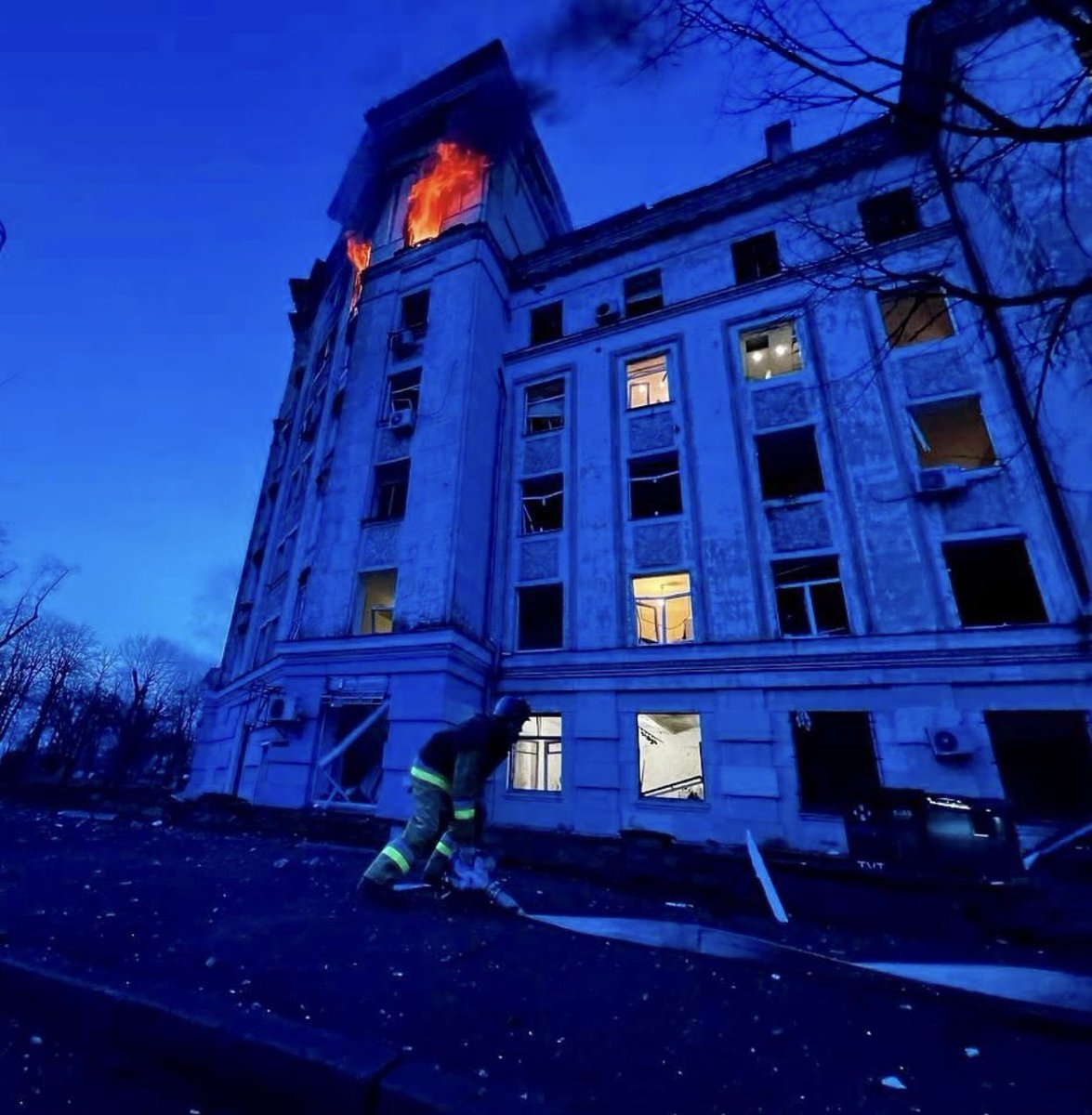 ghlfound's tweet photo. This is Kyiv tonight....  The result of the shelling.  But they will not be able to break the indomitable Nation.  together to Victory 🇺🇦 https://t.co/9kXz8voHWg