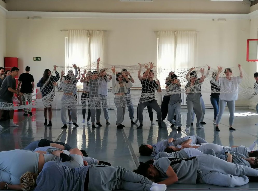iesvp's tweet photo. Nuestro alumnado de 1.º Bachillerato de Artes Escénicas ensaya en el @CDanzaZGZ y prepara el espectáculo #Plástico del #DistritoDanza que se celebrará en el @TeatroZgz en abril.
@cpmariadeavila @RedEvolucionAr @InnovaEducAr @heraldoes #elVirgenaescena #elVirgendejahuella https://t.co/JiPeYC1mPA