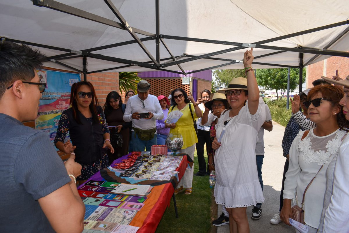 azucenacisneros's tweet photo. Estoy inspirada, hoy visitamos la Utopía #Teotongo en la Alcaldía Iztapalapa. Felicito a mi compañera @ClaraBrugadaM por su trabajo, que es sin duda un referente de lo que podemos construir en #Ecatepec. "Las utopías son el diseño de sueños hechos realidad". https://t.co/UhxSWegxto