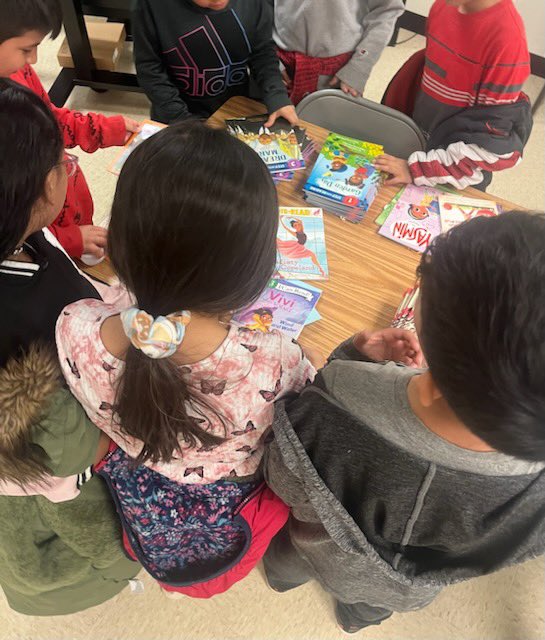 As part of our @CSconnect_MCPS Community Schools Implementation Plan, we are increasing access to literacy in the homes of students. Thanks to @EverybodyWinsDC for helping us to get closer to that goal! Books about careers to take home and read was a great way to end our day!