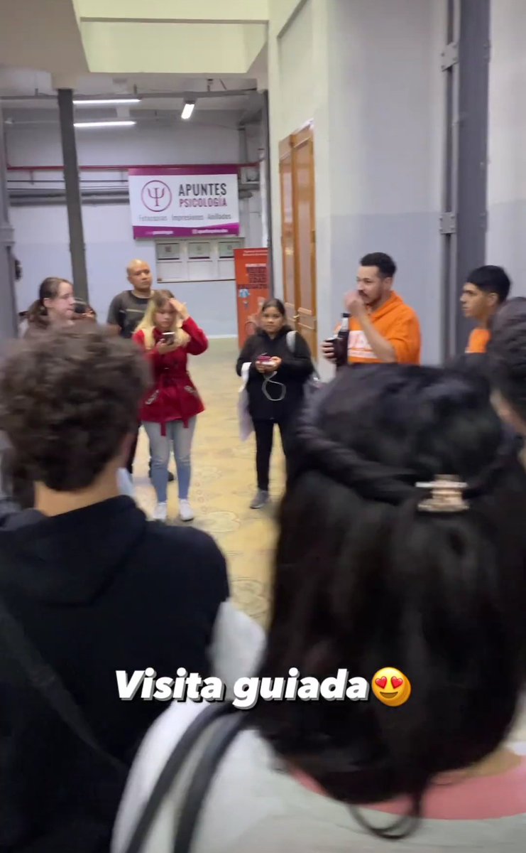 dearjohanna's tweet photo. Me da ternura que los ingresantes de ahora tengan visitas guiadas para conocer la facultad nosotros teníamos que encontrar el aula 119 a los golpes https://t.co/4djKIRM9Ie