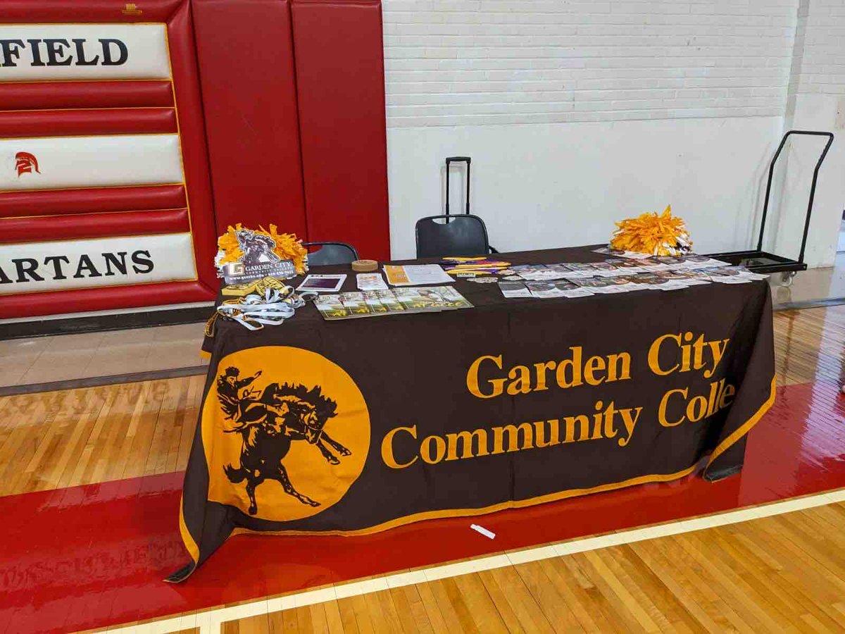GCCCBroncbuster's tweet photo. #BusterNation represented during Deerfield High School’s “Reality U” event, where students learned about various careers and had the chance to visit with colleges. #BeABuster https://t.co/nB3ynHbhTJ