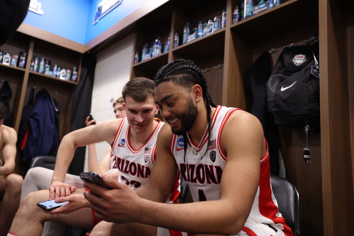 All smiles after a career day 🙂 2⃣0⃣ points (career high) 8⃣ assists 1⃣ turnover #BearDown #MarchMadness @BamBam_Boz