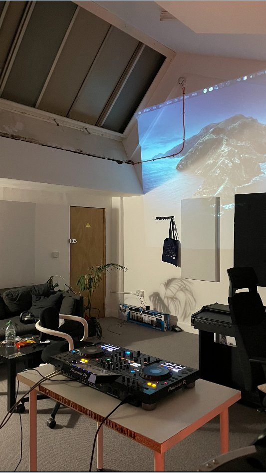 StudioBEMO's tweet photo. Editing time https://t.co/uf2vtghvnl