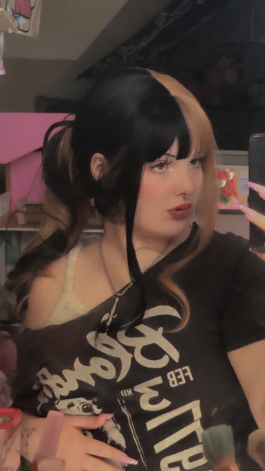 Tell me I&rsquo;m pretty🥺 https://t.co/isdu7IGp6M