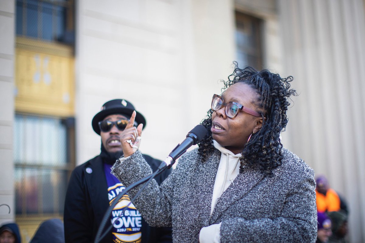 @MannyPastreich Great to see Councilmember Athea Stevens out here standing up for Bronx essential workers! @althea4theBX 5/