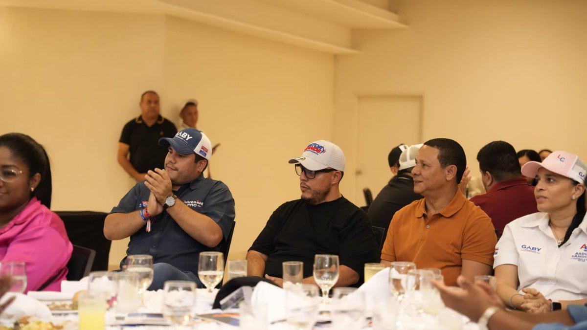 ¡Momento inspirador en Betania! Gracias, Joel Batista , por la convocatoria donde conocimos a tu gran equipo y compartimos visiones junto al Alcalde José Luis Fábrega y el Representante Abdiel Sandoya. Juntos, construyendo un futuro brillante para nuestra comunidad. 💪🏽✨