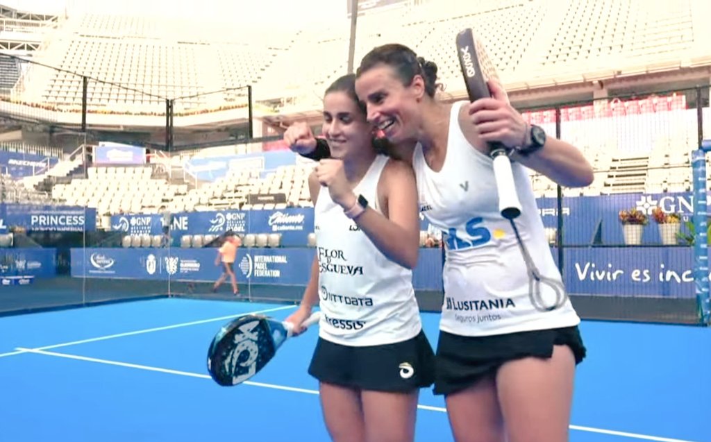 Pues otra sorpresa y esta de las gordas. Caen las número 1. <a href="/asanchezfallada/">Ari Sánchez</a> y <a href="/PaulaJosemaria/">Paula Josemaría Martín</a> pierden con <a href="/BeaCaldera/">Beatriz Caldera</a> y <a href="/AnaCatNogueira/">A Catarina Nogueira</a> por un doble 7-6 <a href="/mexpremierpadel/">Mexico Premier Pádel</a>