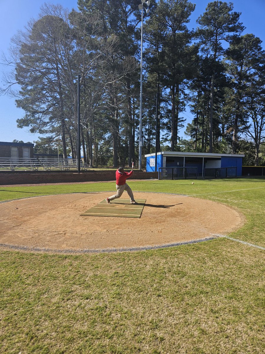 agep_'s tweet photo. Look who’s getting it in on the field. Look at that form 👀 go Mr. Alston @eastwakehs https://t.co/x4Co1kud2j