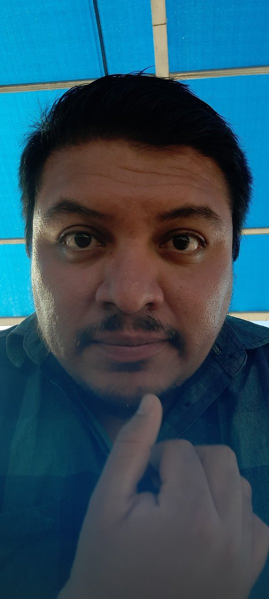 DchoTrasCam's tweet photo. Escuchando el podcast de @OpusMagnum8 sobre si Benito Jaurez es héroe o villano en la historia de México. 
Interesante que sea el blanco quien defienda a Juárez y el moreno sea el que busque desmitificar a Juárez (no aporta al debate pero es divertido para la personalidad del programa).
Quiero otro debate de estos.