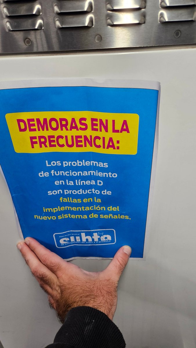 cotogonzalez_'s tweet photo. @jorgemacri @Emova_arg  meses cerrada la línea D, hacen publicidad de que terminaron antes y esto es un desastre https://t.co/iRQo2sDzxc