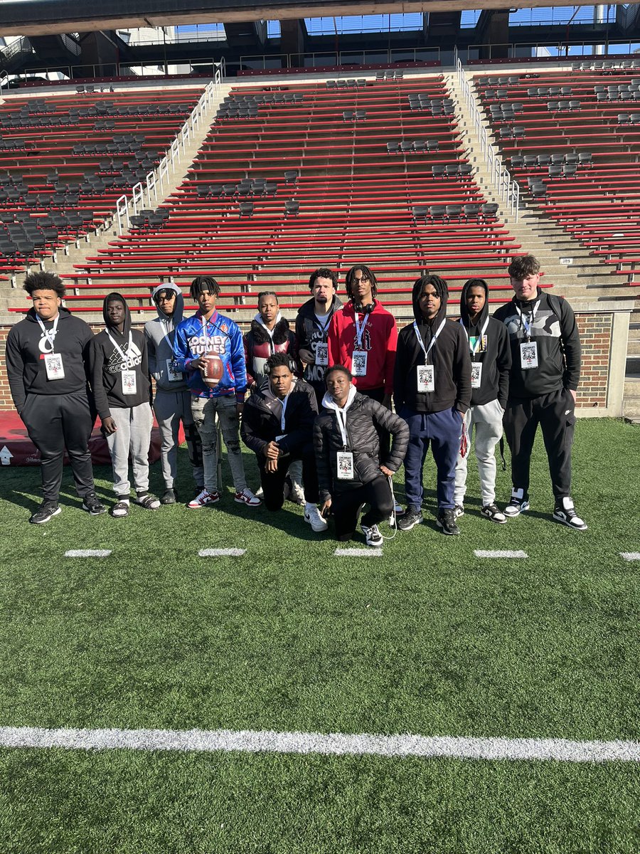 Coach Will D (@coachwilld1) on Twitter photo Some of the gators 🐊 at <a href="/GoBearcatsFB/">Cincinnati Football</a> today #hometownheros <a href="/FrankBell07/">Frank Bell</a> <a href="/RobertMabrygmhs/">Robert (RJ) Mabry</a> <a href="/ChayseMack07/">Chayse Mack</a> <a href="/Mabryjayden1/">Jayden Mabry</a> <a href="/amircolvin_1/">Amir “Swerve” Colvin-Brown</a> <a href="/Jay2Sticks/">Jaylen Houston</a> <a href="/RamikBell/">Ramik Bell</a> <a href="/Sanounou1495101/">Sanounou🇲🇱</a> @NoliaboyBrandon Mo Mo Salulu <a href="/Coach_Mobley/">Coach Mobley</a> <a href="/GMGators/">Gamble Gators</a> Some of the gators 🐊 at <a href="/GoBearcatsFB/">Cincinnati Football</a> today #hometownheros <a href="/FrankBell07/">Frank Bell</a> <a href="/RobertMabrygmhs/">Robert (RJ) Mabry</a> <a href="/ChayseMack07/">Chayse Mack</a> <a href="/Mabryjayden1/">Jayden Mabry</a> <a href="/amircolvin_1/">Amir “Swerve” Colvin-Brown</a> <a href="/Jay2Sticks/">Jaylen Houston</a> <a href="/RamikBell/">Ramik Bell</a> <a href="/Sanounou1495101/">Sanounou🇲🇱</a> @NoliaboyBrandon Mo Mo Salulu <a href="/Coach_Mobley/">Coach Mobley</a> <a href="/GMGators/">Gamble Gators</a>