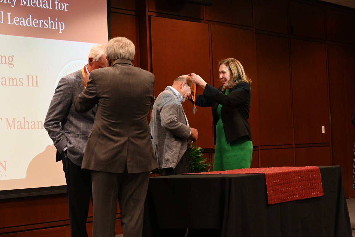 DohertyCenter's tweet image. What an amazing ceremony honoring Live Oak Bancshares Vice Chairman and Founder, W. Lee Williams III and Chairman, CEO and Founder, James S. (Chip) Mahan III! These men revolutionized banking using the entrepreneurial mindset and it was fascinating to hear about how they did it!