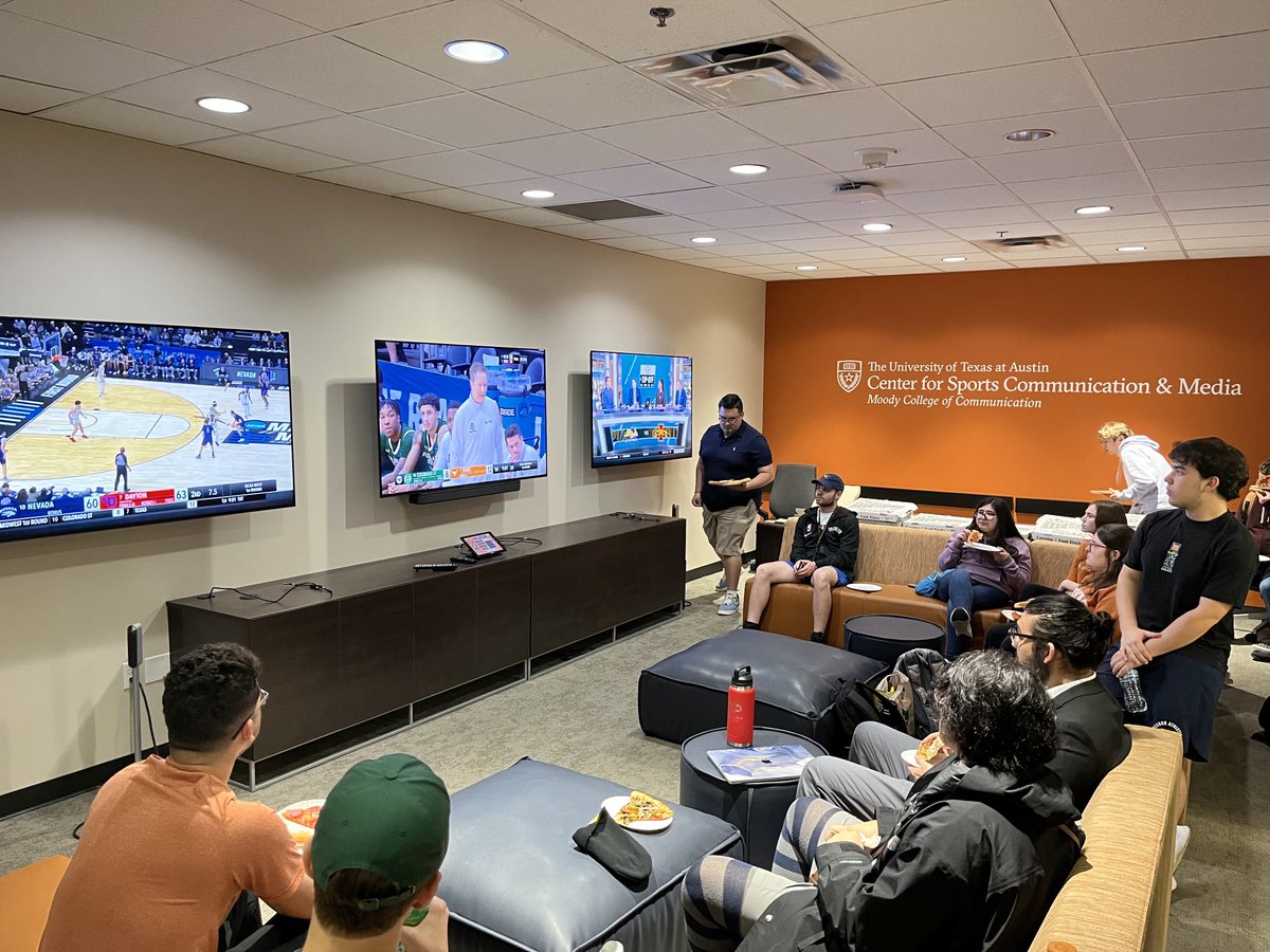 Plenty of pizza and an early UT lead! ⁦@UT_CSCM⁩