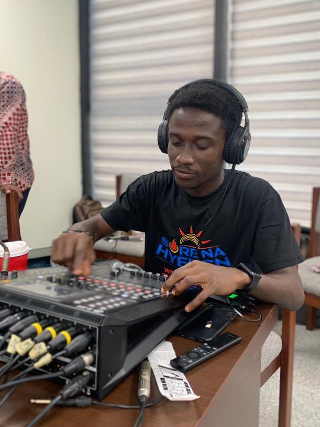 themysticfel's tweet image. #GiveItTime🙏🎧🖤
@iamterrian