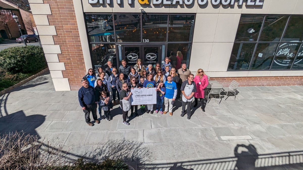 ZoudehB's tweet image. Our @WilliamPennES Family supported @KAMEYER as she accepted her raffle prize from @bittyandbeaus! Lots of coffee, smiles, and yellow roses! Thank you @UnitedWayGLV and @BethlehemAreaSD! @BarbaraClymer ☕️ ⚙️ 🤝💐 #radicallyinclusive #NDSD24 #BASDcommunity