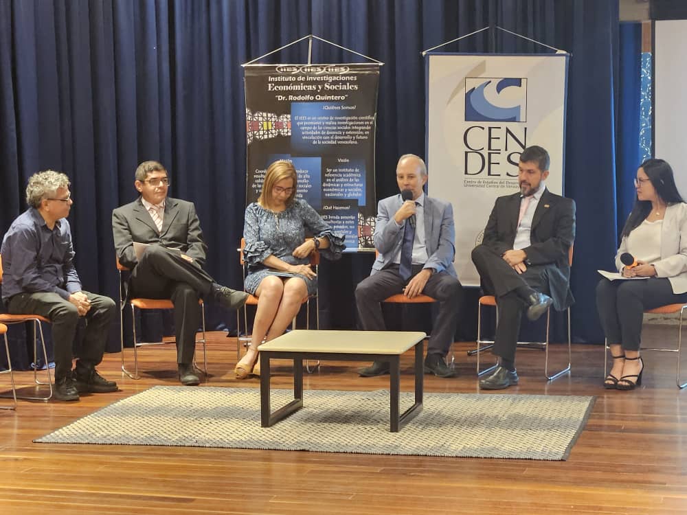 IIESUCV's tweet photo. Reseña fotográfica del foro  "Mujer y ciencias sociales desde una mirada interdisciplinaria".
@facesucv.oficial @FCJPUCV @fhecoin @fauucv
@cendes_mpd https://t.co/yzTp8GPKYs