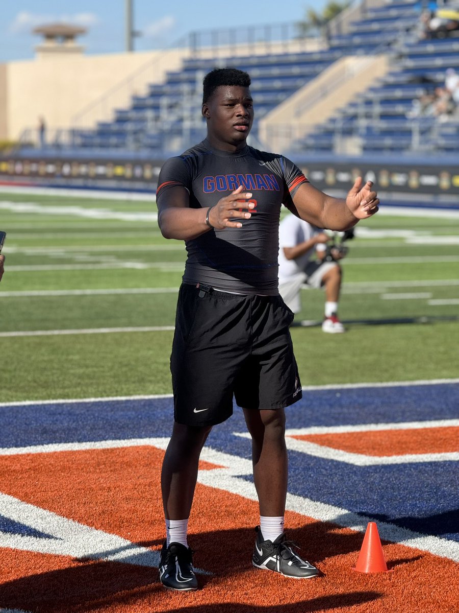 BrandonHuffman's tweet photo. Bishop Gorman Pro Day underway. Gaels are once again loaded in every class, including one of the best high school offensive lines in recent memory… https://t.co/jFtWbxIg55