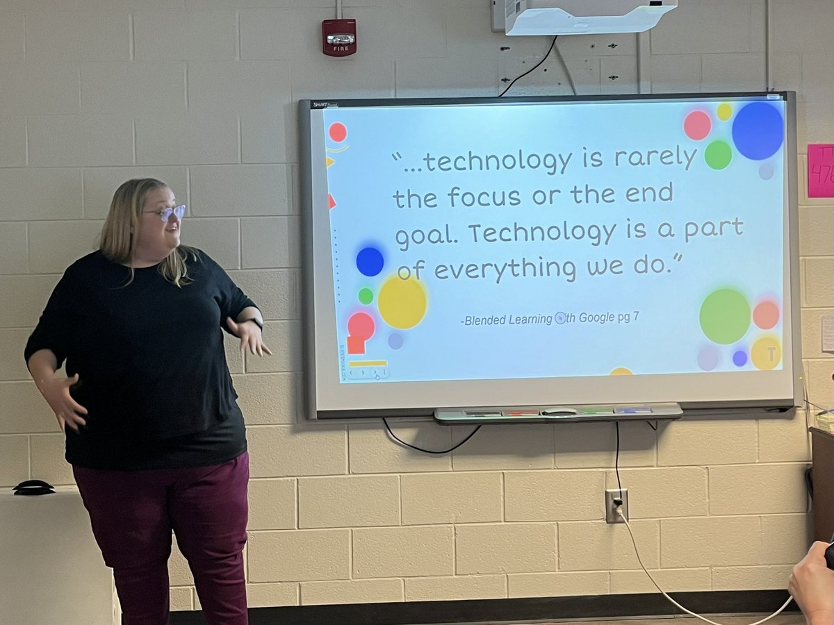 AplinEDU's tweet photo. Loved seeing Ms Garrett kickoff the last night of Google 2 class!

Thankful @LexRich5Schools teachers have the opportunity to take courses to learn how tech can support their instruction
#OutcomesFirst #BlendedLearning @GoogleForEdu https://t.co/tkB4PaydEo