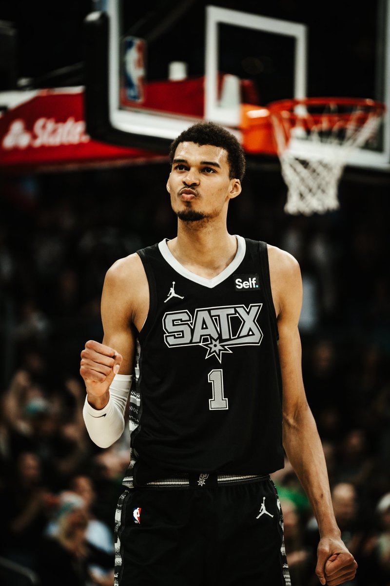 Josh_Graziadei's tweet photo. Rookie of the YEAR 👽 

#Wembanyama #Wemby #Spurs #NBA https://t.co/2S7fLHr4UX
