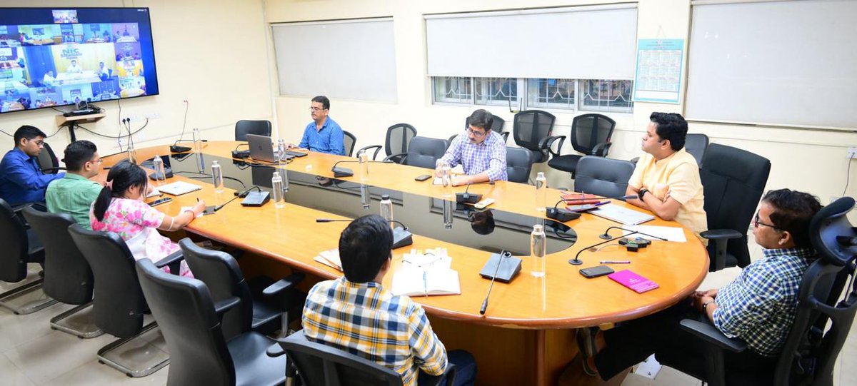 OdishaCeo's tweet image. A virtual meeting was conducted yesterday chaired by ACS &amp;amp; CEO to review the poll preparedness, postal ballot voting, MCC enforcement and issues in IT applications for DEO &amp;amp; Collectors. Addl CEOs and other senior officers also attended the meeting.
#SFE2024 #PollPreparedness