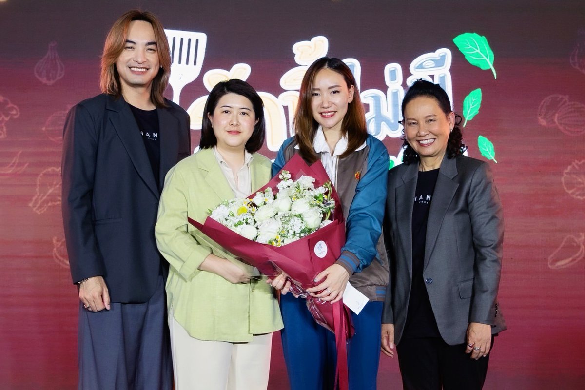 TripleclickTH's tweet photo. “มาม่า” สนับสนุนซีรีย์ไทย #รักนี้ไม่มีถั่วฝักยาว นิยายออนไลน์คว้ารางวัลจากงาน WebNovel Spirity Award 2022

อ่านเพิ่มเติม📍https://t.co/9AeuFdzN3X

#แถลงข่าวรักนี้ไม่มีถั่วฝักยาว #ThisLoveDoesntHaveLongBeans #PonThanapon #SailubPon #SpySailub #สายลับภณ #Garfiled #BENZALERT #GarfieldBenz