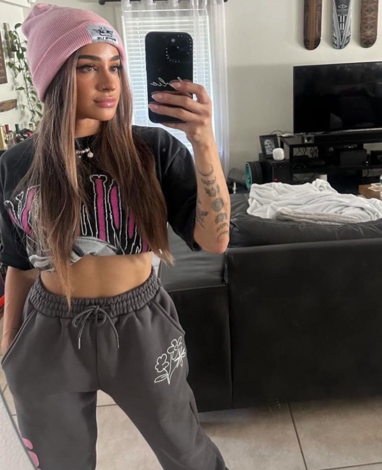 I always send <a href="/AceOfTheGhost/">General Syndulla.</a> things like this while she’s not home. ❤️