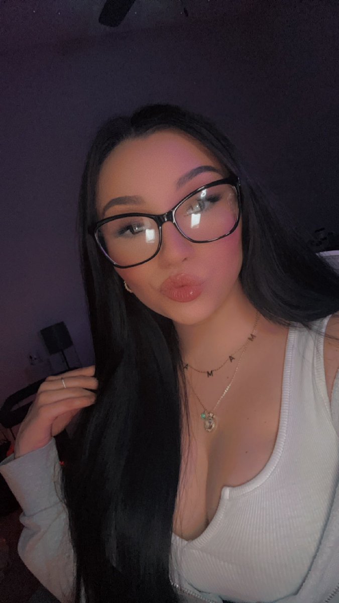 vixenr6's tweet image. live now :3 ranky + subathon day 6 @ twitch.tv/virtuaivixen