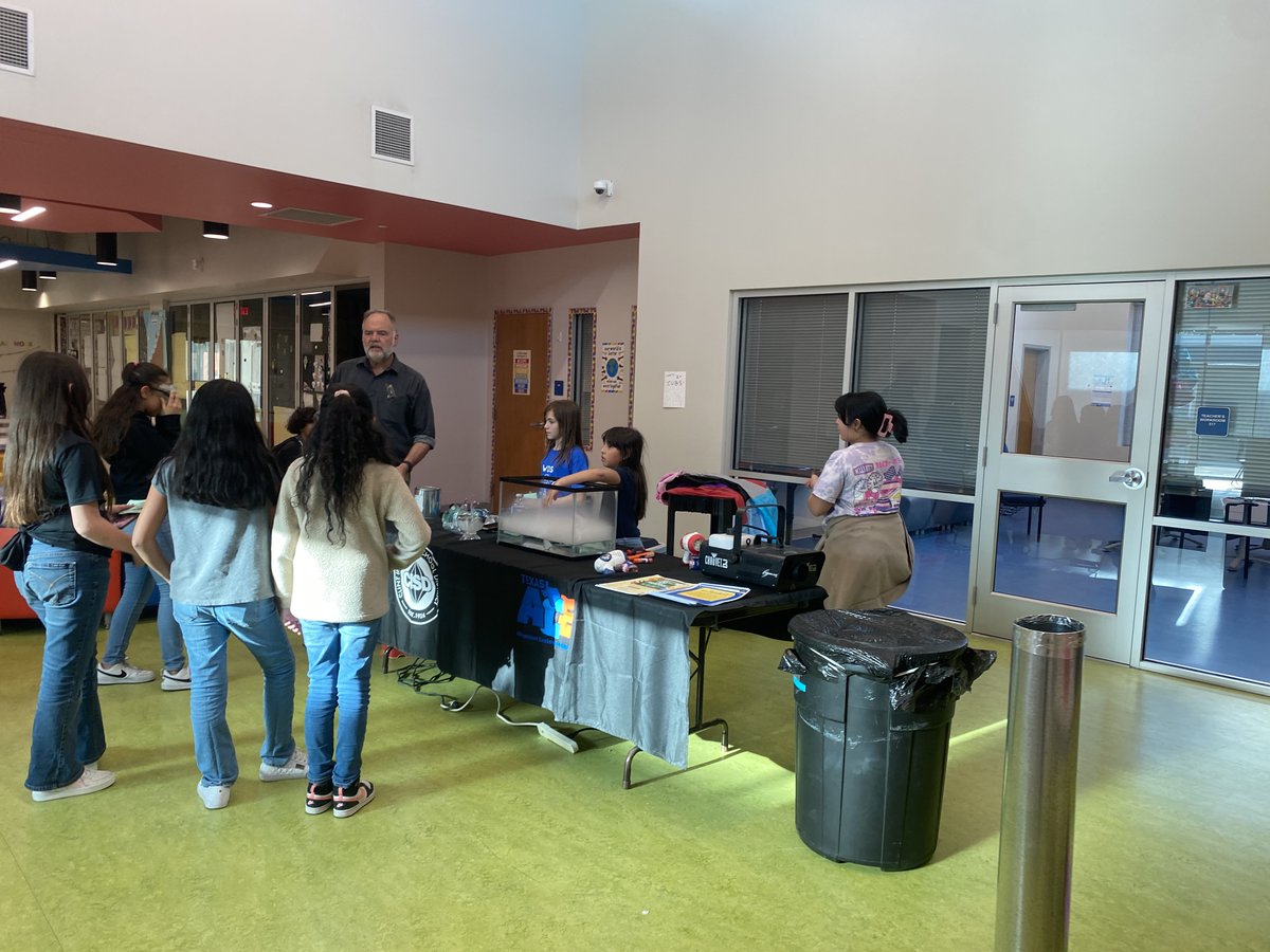 MAlvarado_HMS's tweet photo. Huge thanks to @Swanny_Bill9 and team for the incredible science experiments and support during STEAM night! You all are truly phenomenal! Thank you for going above and beyond! #Gratitude #ACEProgram https://t.co/ulUoG5Im9T