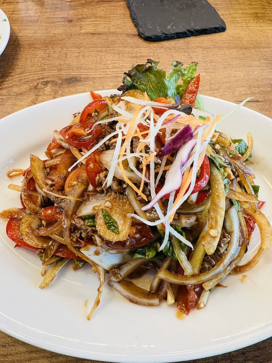 tssorcinelli's tweet photo. Beef salad 🥗 with a twist - let’s go Asian for today meal! Lot of crunchy veggies and tasty beef bites!!! #VietnameseStyle #LightFood #FridayVibes https://t.co/qwG4INDRF9