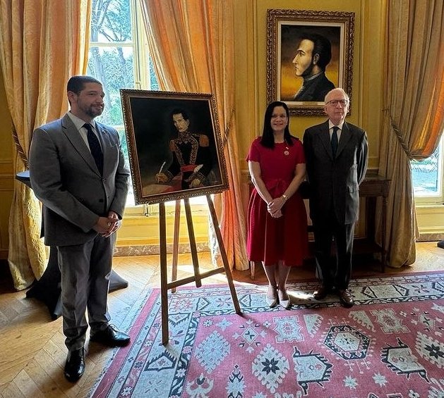 embpanamafra's tweet photo. Presentación de cuadro del Prócer 🇵🇦 José de Fábrega a la Casa de América Latina y del Caribe en 🇨🇵. Con el apoyo del Ministerio de Cultura de 🇵🇦, nuestra Embajada realizó entrega de esta obra, resaltando así la presencia y los vínculos de la historia 🇵🇦 con nuestra Región y 🇨🇵. https://t.co/F1t2YCCPbt