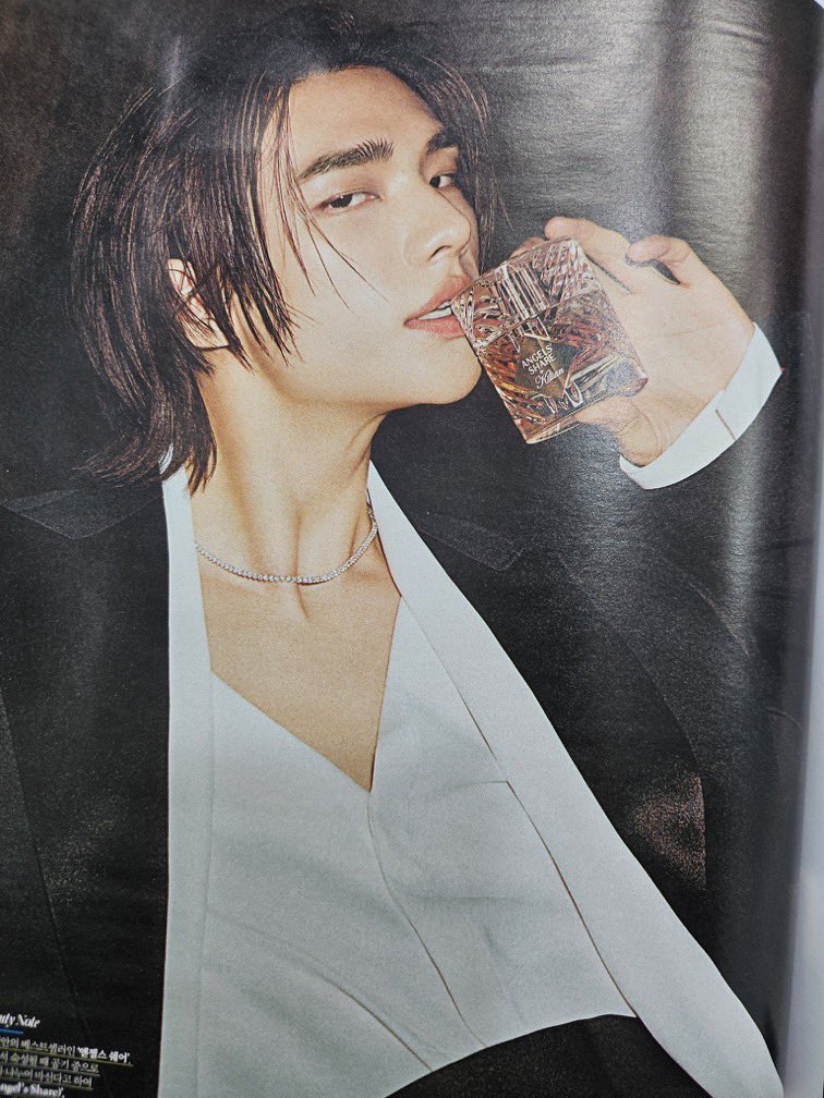 HyunjinFacts's tweet photo. 📈 Hyunjin in W Korea scans drops and he trends within minutes! Incredible impact 🔥

HYUNJIN FOR KILIAN PARIS
#HYUNJINxKILIAN
#HYUNJINxWKOREA
@WKorea @Stray_Kids https://t.co/3ZjV7JvoQC