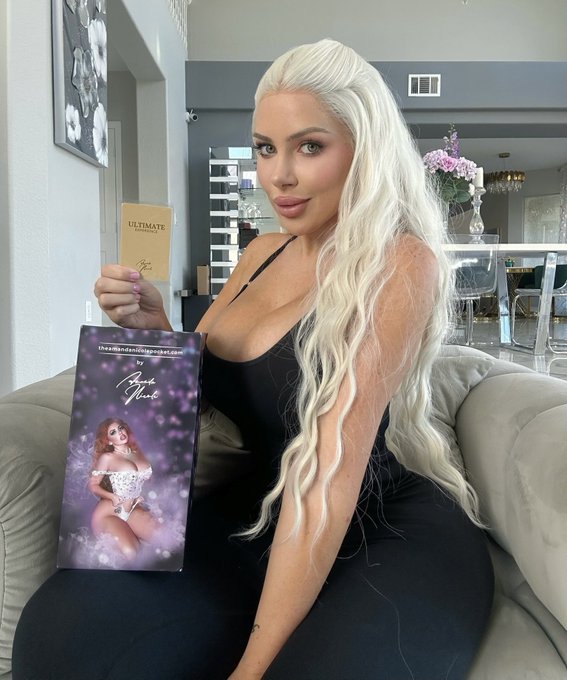 Auctioning off my first ever 🐱pocket 🫣&hellip;bonus prize is dinner with me 😋 🔗 in comments ⬇️ https://t.co<a href="/tag/wednesdayaddams"class="tags"><span>#wednesdayaddams</span></a>