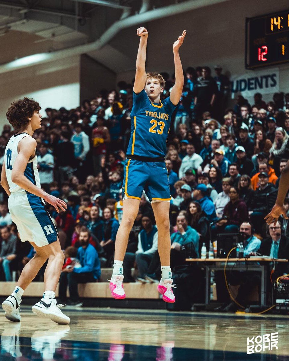 6'9 2024 Jackson McAndrew flirted with a triple double in @WayzataBHoops 74-48 W to advance to state title game. The @PulleyHoops forward is heading to #Creighton #GoJays next year and had 25 PTS (11-16 FG,3-5 3PT),13 reb, 8 blks, 3 asst in downright dominant performance.