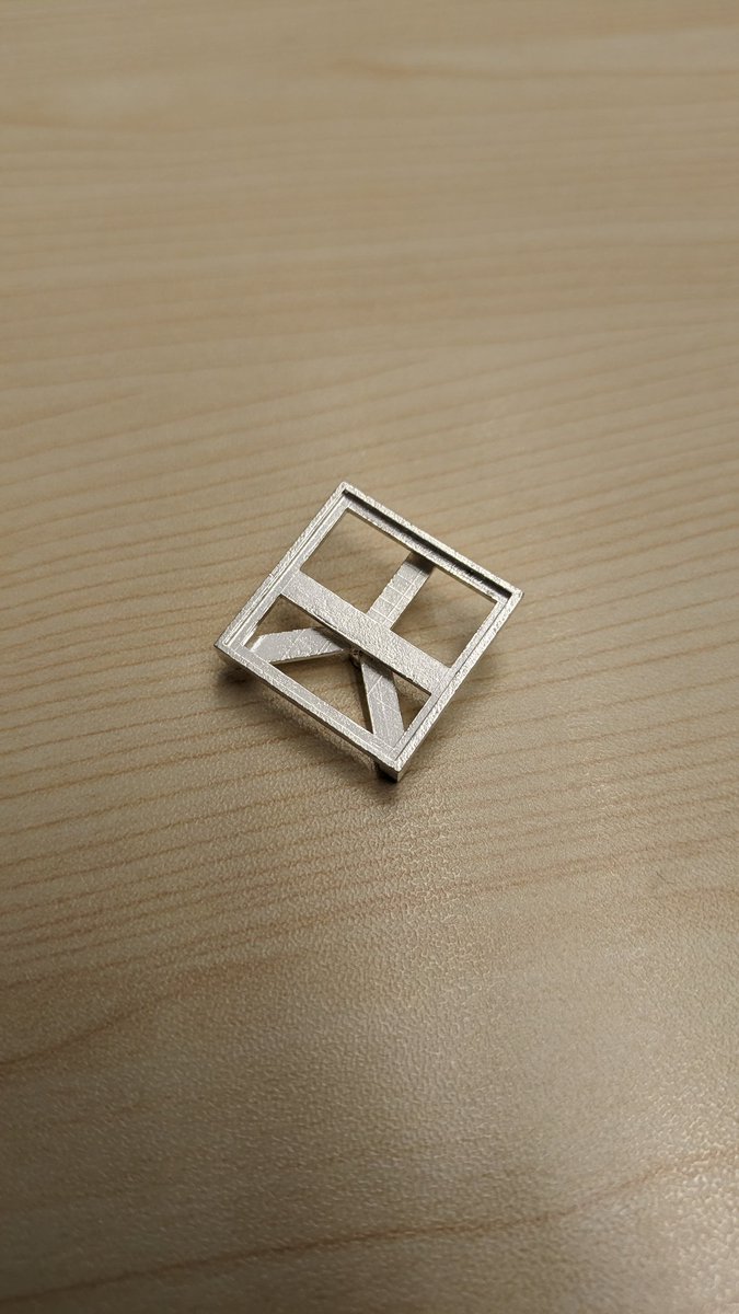 MEDAROT346's tweet photo. CADで作ったデータを
シーフォースさんで
出力からダイレクトキャストで
シルバーにして貰いました!
大変満足です!
ヤスって磨いて
ペンダントの土台にします!
裏はまだ湯道とサポート跡あるよ https://t.co/e6wIuUeCBd